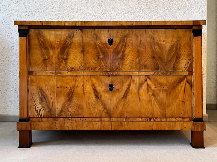 Antike Biedermeier Kommode, um 1820, Kirschholz furniert, Schellackpolitur