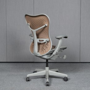 HERMAN MILLER "MIRRA" - Bürodrehstuhl mit Armlehnen | Butterfly | Cappucino