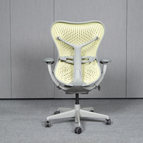 HERMAN MILLER "MIRRA" - Bürodrehstuhl mit Armlehnen | Butterfly | Grün