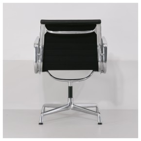 VITRA "EA 108" - drehbarer Konferenzstuhl / Leder