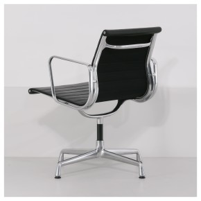 VITRA "EA 108" - drehbarer Konferenzstuhl / Leder